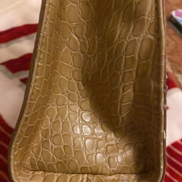 Tommy Hilfiger purse - Picture 10 of 10